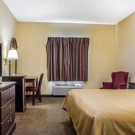 Econo Lodge & Suites Airport North Syracuse Bagian luar foto