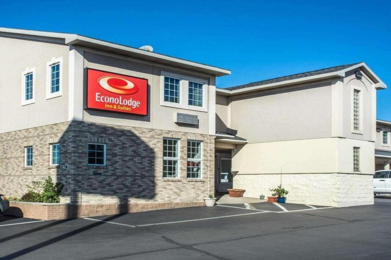 Econo Lodge & Suites Airport North Syracuse Bagian luar foto