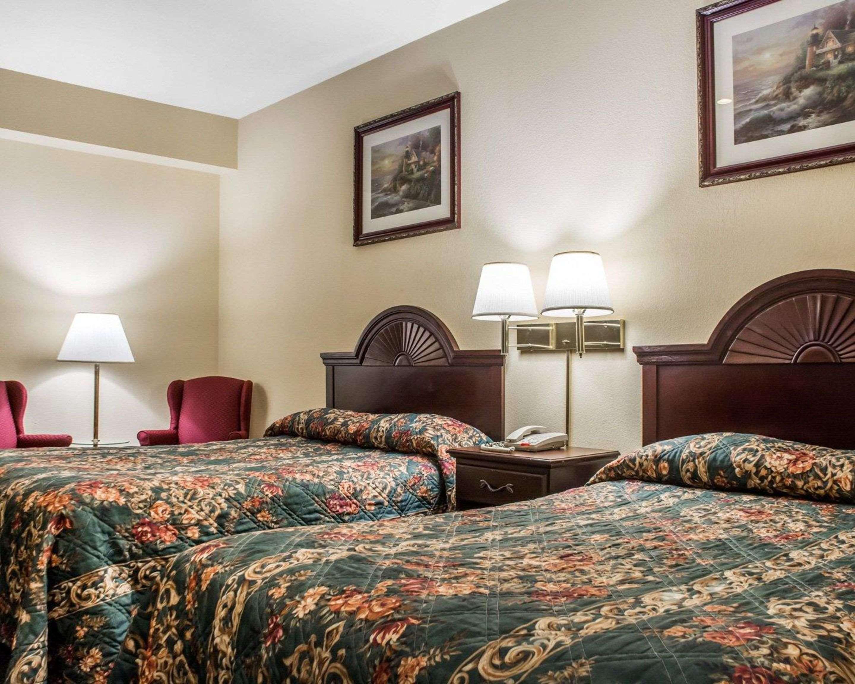 Econo Lodge & Suites Airport North Syracuse Bagian luar foto