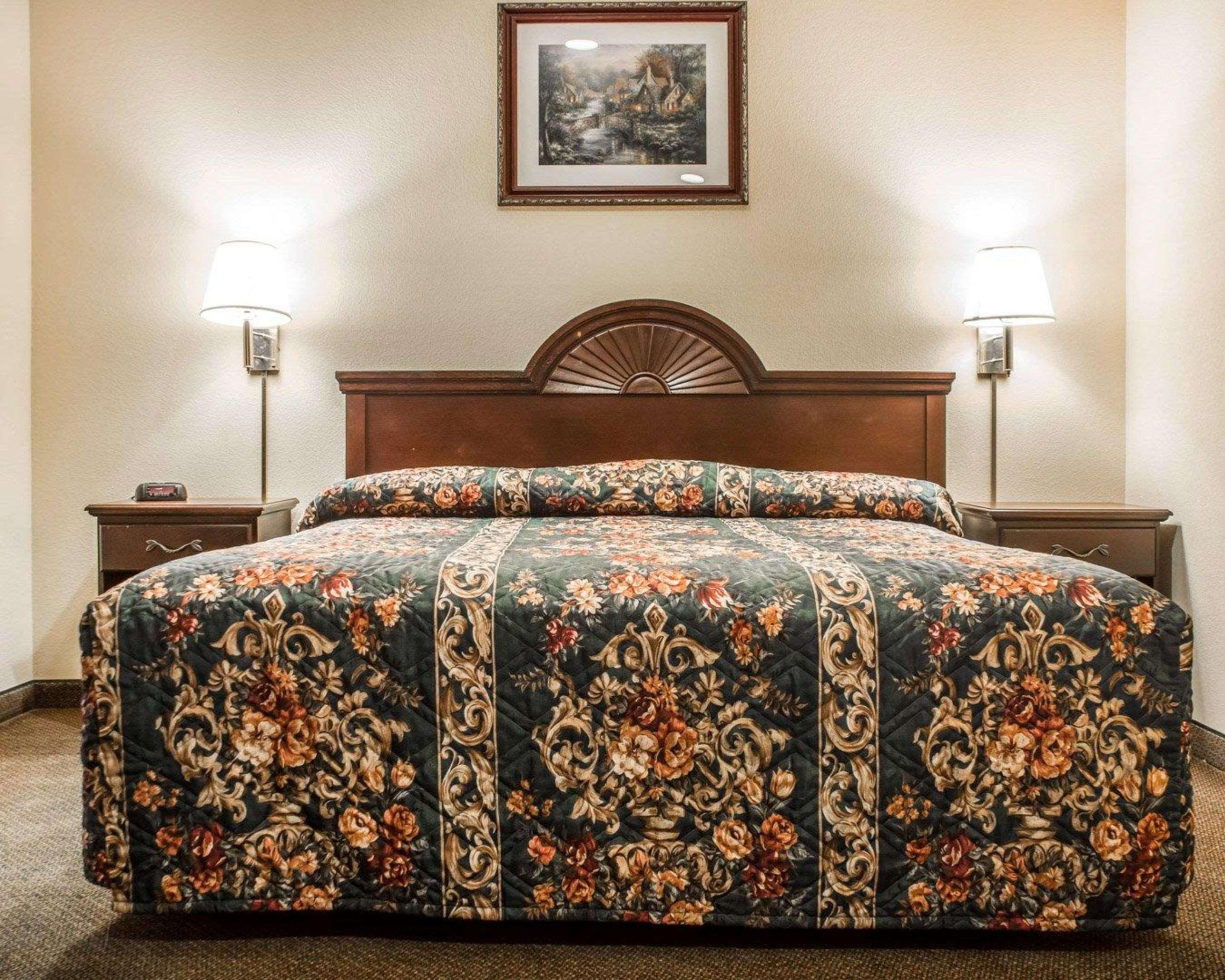 Econo Lodge & Suites Airport North Syracuse Bagian luar foto