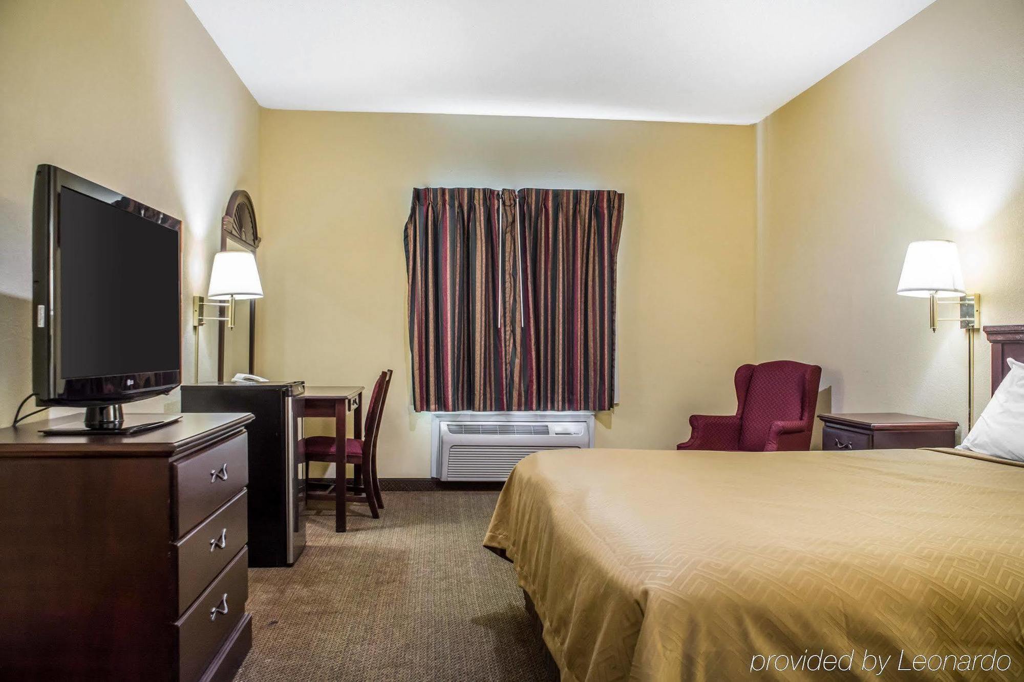 Econo Lodge & Suites Airport North Syracuse Bagian luar foto
