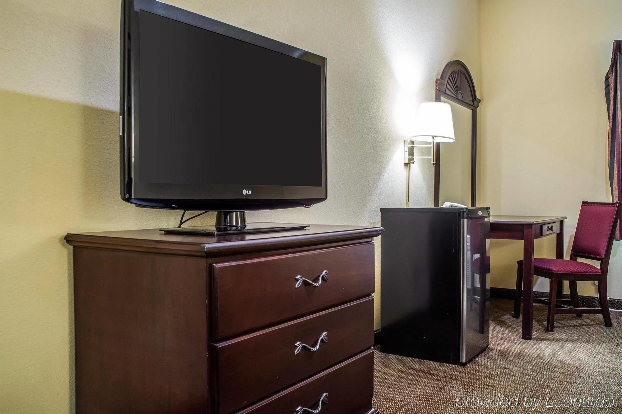 Econo Lodge & Suites Airport North Syracuse Bagian luar foto
