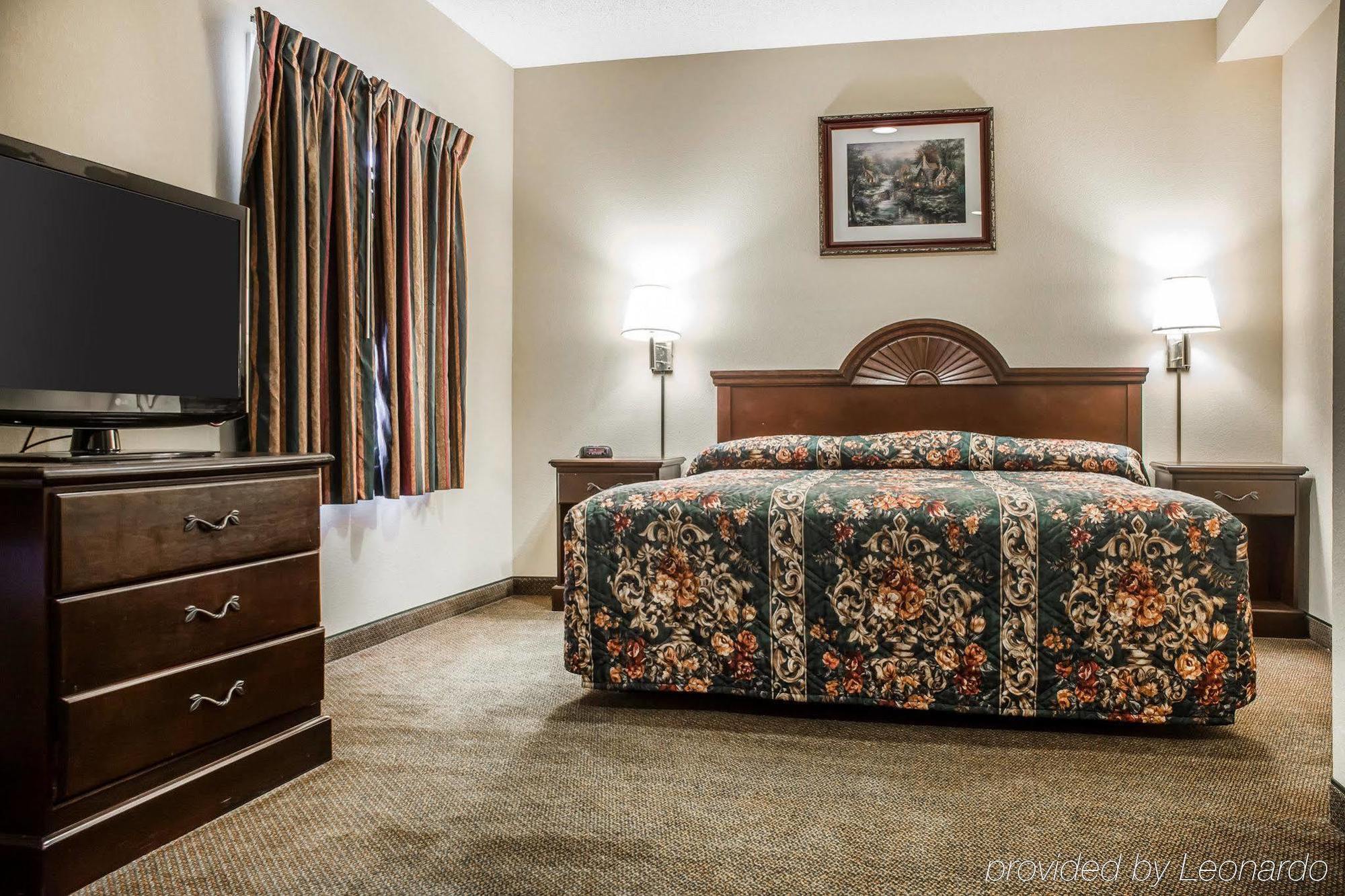 Econo Lodge & Suites Airport North Syracuse Bagian luar foto